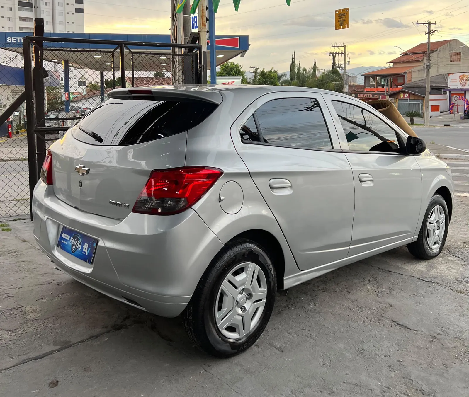 Chevrolet Onix LT 1.0 MT 2016, foto 6 de 9