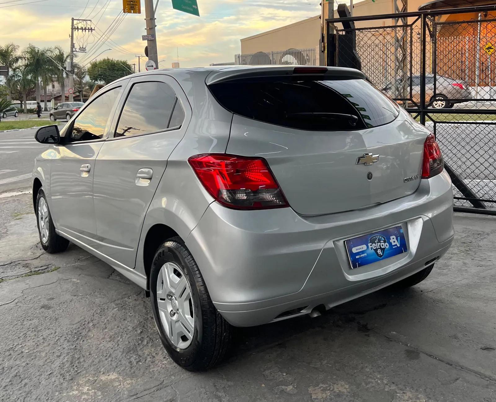 Chevrolet Onix LT 1.0 MT 2016, foto 5 de 9